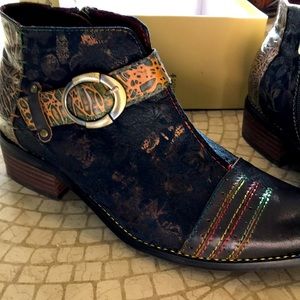 L’Aritste boots beautiful crafted many colors
